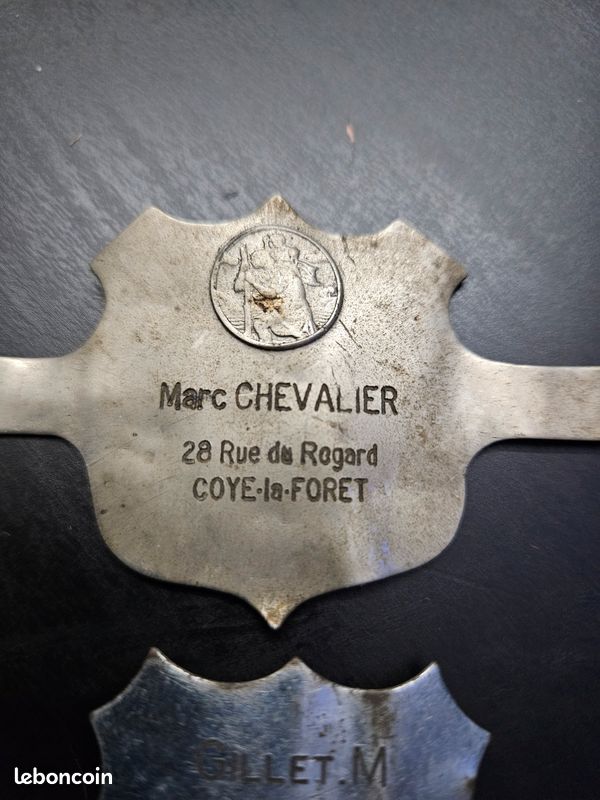 PLAQUE AUTOMOBILE SAINT CHRISTOPHE PROTEGEZ NOUS EN METAL ARGENTE 1940