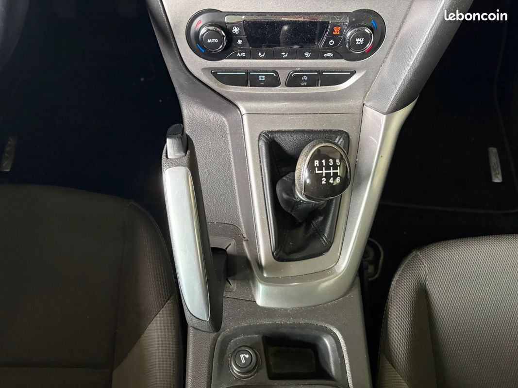FORD Focus 1.6 D 105ch Business - 2013 - GPS - Bluetooth - Aide stationnement (image 15)