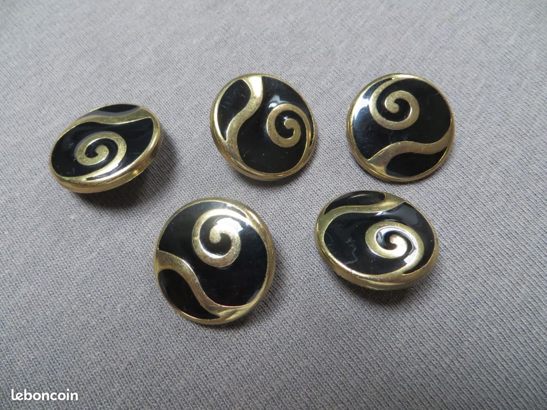 Lot 5 boutons légers (image 1)