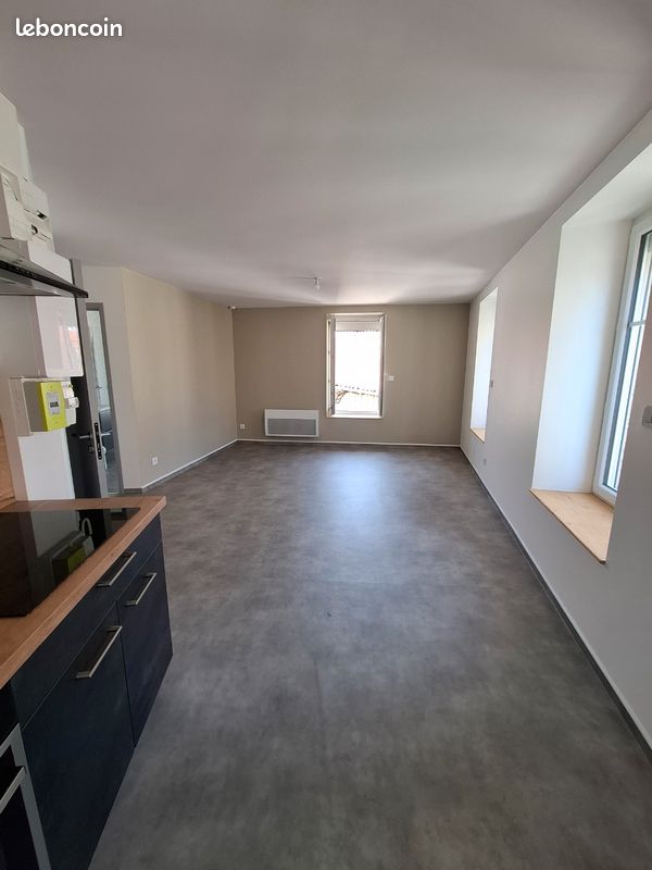 Parking 2 pièces 42 m² · à Craponne-sur-Arzon · 42 m² · 490 €