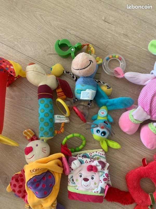 Lot peluche et hochets bébé (image 3)