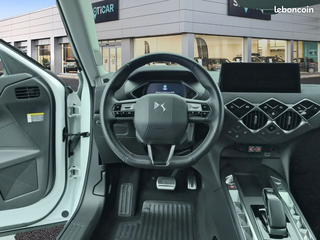 DS DS 3 E-Tense Performance Line+ (image 11)