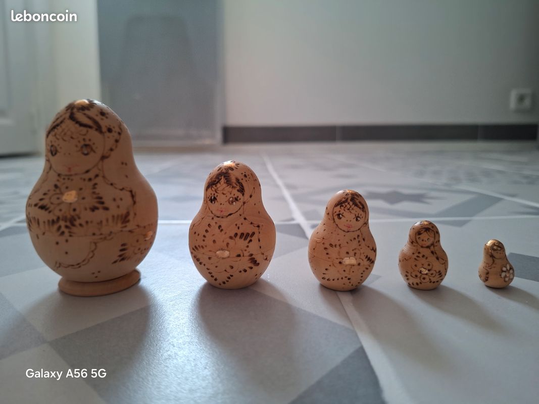 Poupées russes gigognes (Matriochkas) en bois brut gravé – Très bon état (image 3)