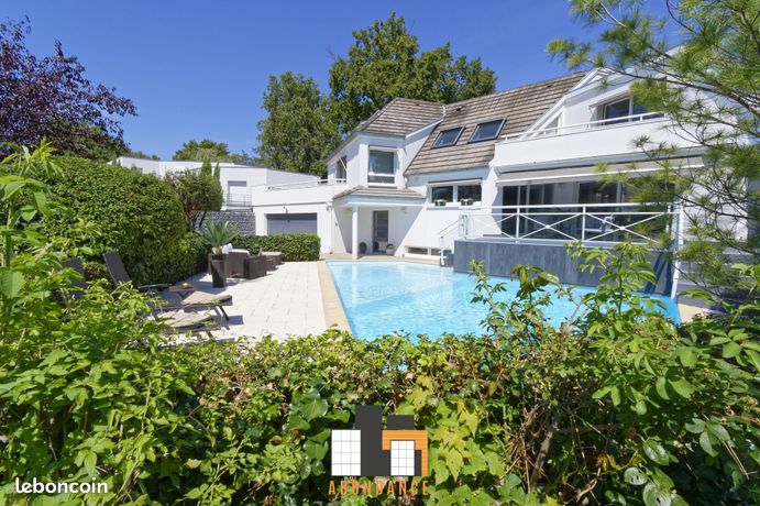 Maison 7 pièces 356 m²