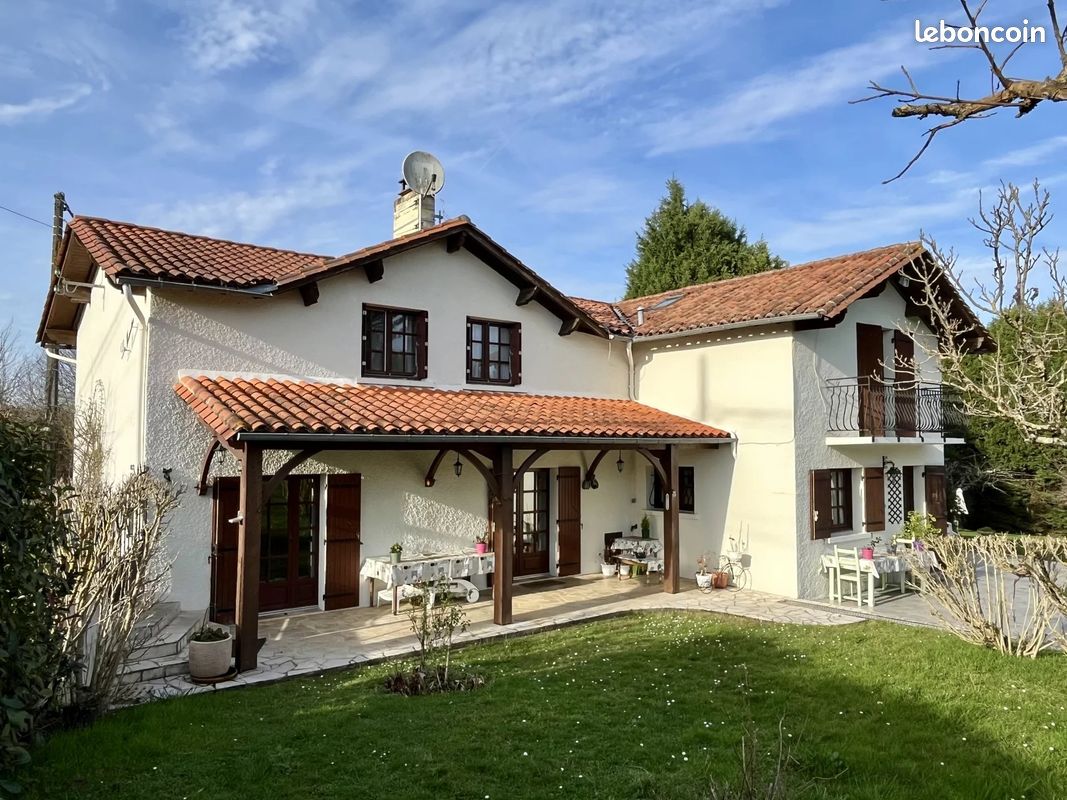 Maison 8 pièces 170 m² · à Saint Aulaye-Puymangou · 170 m² · 283 550 €