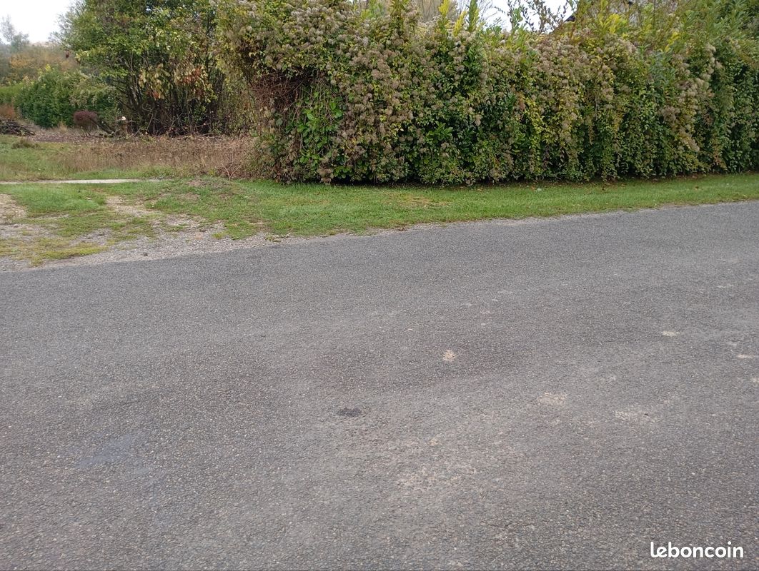 Terrain constructible de 802 m2 · à Bulles · 73 500 €