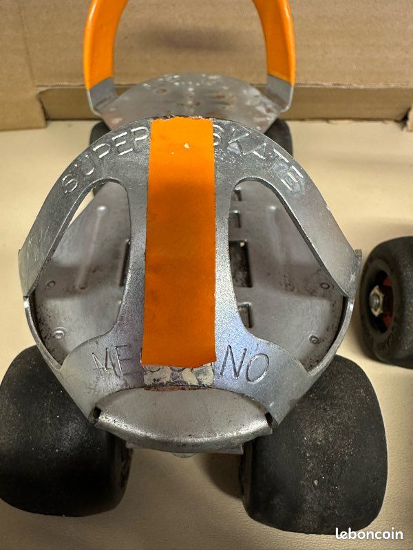PATIN À ROULETTES de marque MECANO vintage (aurait besoin d'une