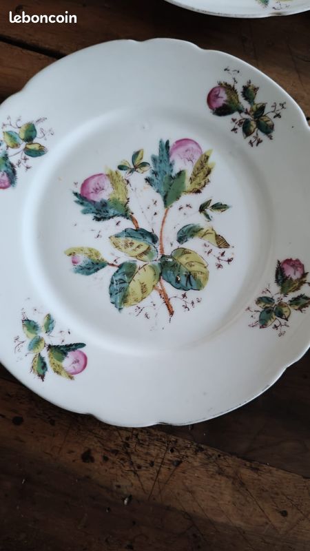 4 assiettes à dessert en porcelaine à motifs de roses moussues. 19ème siècle (image 8)