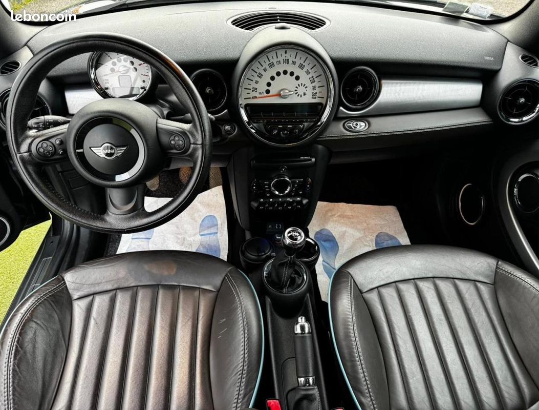 Mini mini ii (2) cabriolet cooper d 112 highgate bvm6 (image 10)
