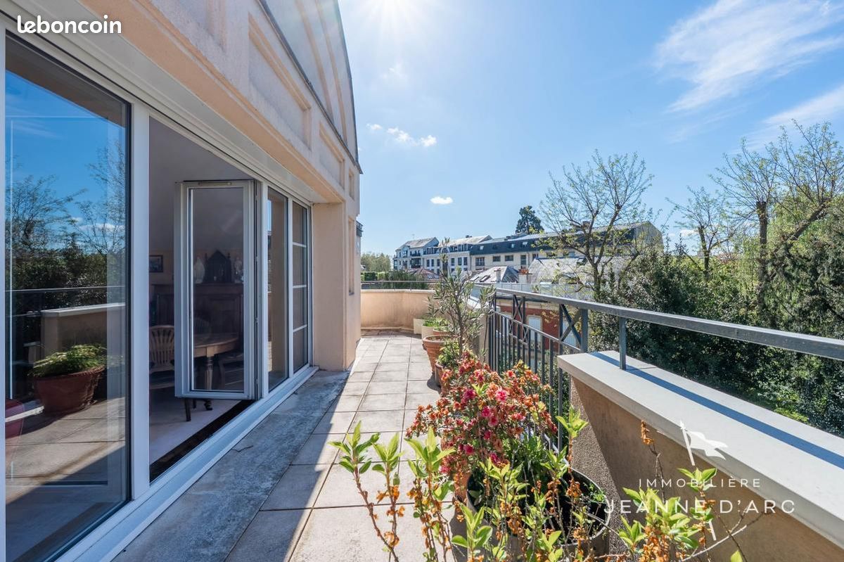 Appartement 5 pièces 136 m² · à Versailles · 136 m² · 930 000 €