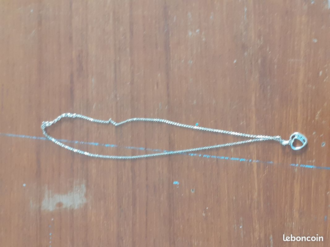 Collier (image 1)