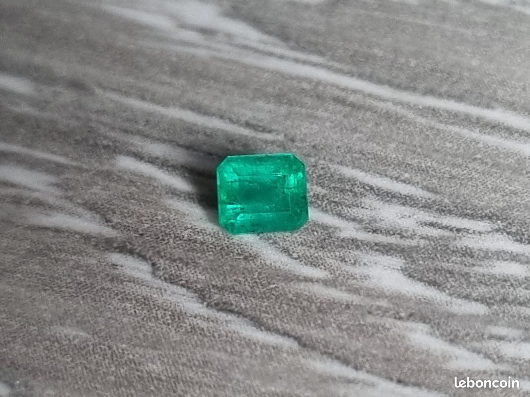 Emeraude naturelle de Colombie de 4,82 carats avec certificat