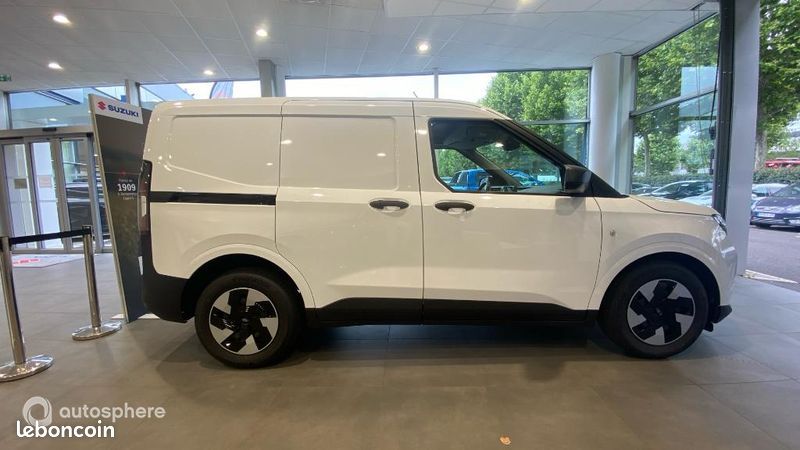 Ford Transit Courier Véhicule utilitaire ou Société Electrique 100 kW 136ch batterie 54 kWh Trend (image 4)