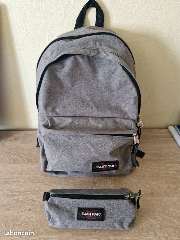 Eastpak Gris Sac Eastpak Pour Lycee Sac à Dos Et Trousse Eastpak