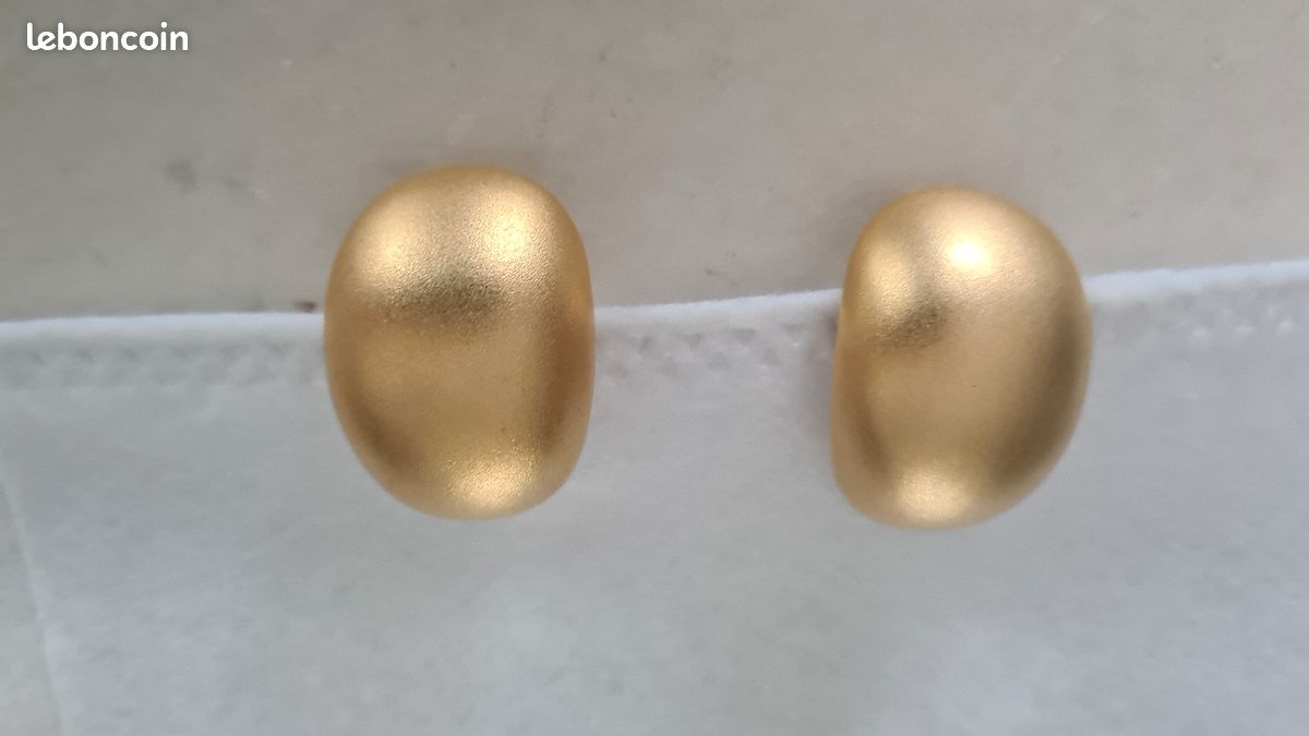 Boucle d' oreilles vintage . Dorée brossée (image 1)