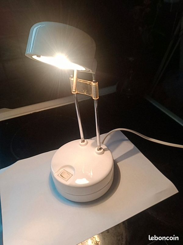 Petite lampe de bureau (image 3)