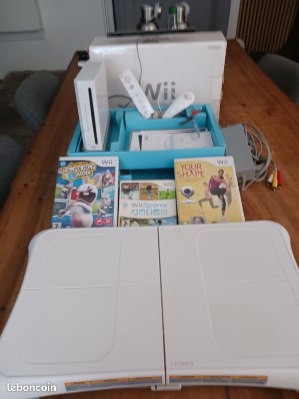 Titre : Pack Nintendo Wii Blanche avec Balance Board + 3 Jeux (En boîte (image 1)