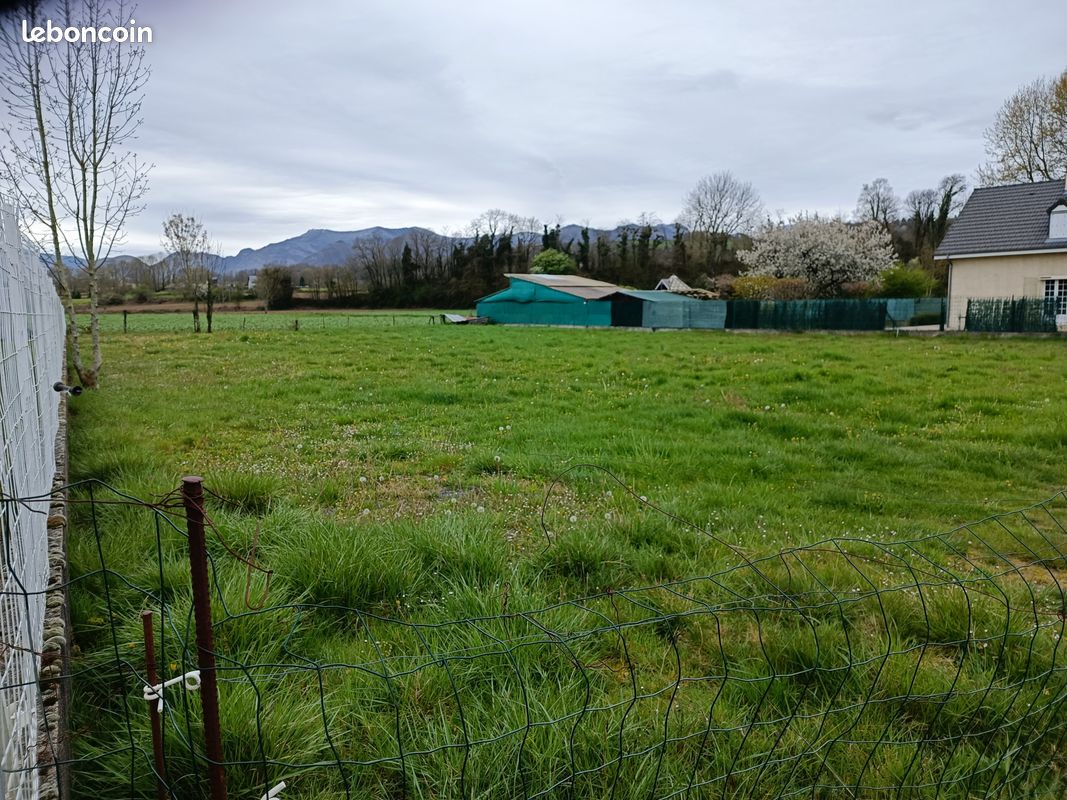 Terrain constructible de 1811 m2 · à Loubajac · 86 300 €