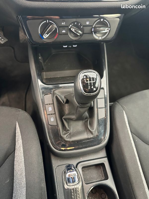 Skoda Fabia IV 1.0 TSI 95 CH SELECTION EXPORT ALGERIE 2024 (image 19)