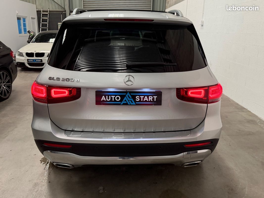 Mercedes GLB 200 d 8DCT / TOIT OUVRANT PANO / SIEGES CHAUFFANTS AV / GRAND ECRAN / CAMERA RECUL / 7 PLACES (image 4)
