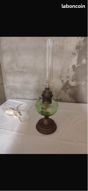 Ancienne lampe à huile électrifiée (image 2)