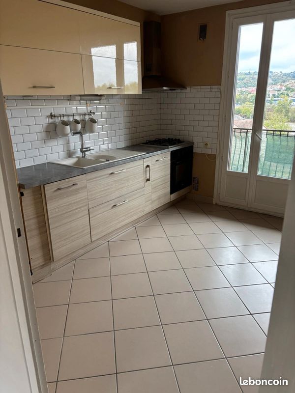 Appartement 3 pièces 75 m² · à Saint-Priest-en-Jarez · 75 m² · 790 €/mois