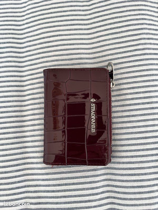 Porte feuille Stradivarius (image 1)