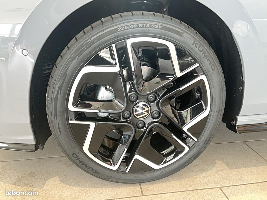 VOLKSWAGEN Golf 1.5 eTSI EVO2 150 DSG7 R-Line Edition (image 9)