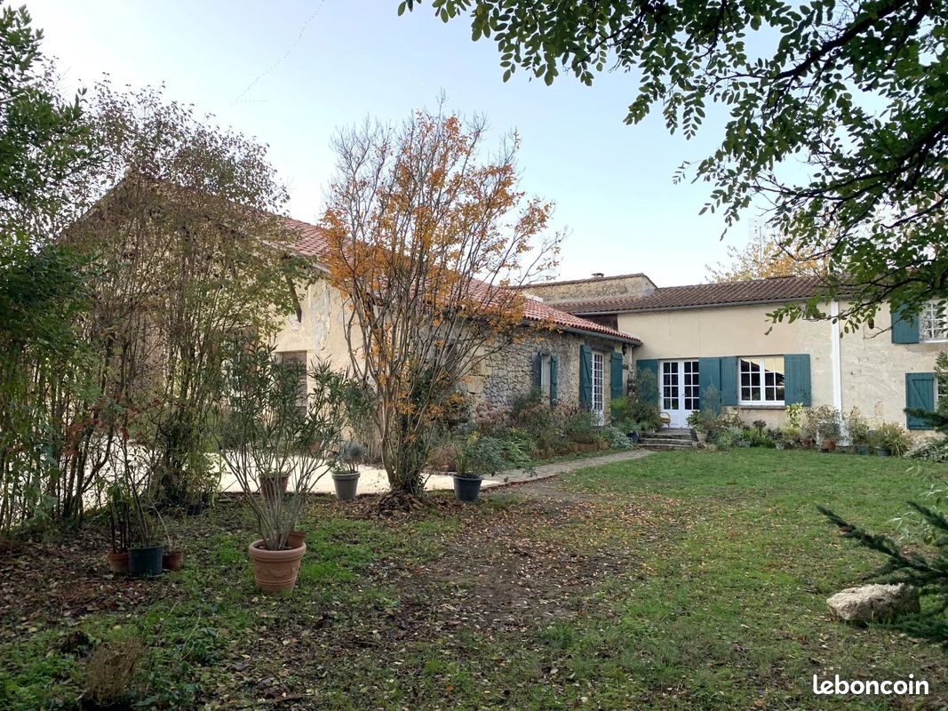 Maison 6 pièces 167 m² · à Sauveterre-de-Guyenne · 167 m² · 383 000 €