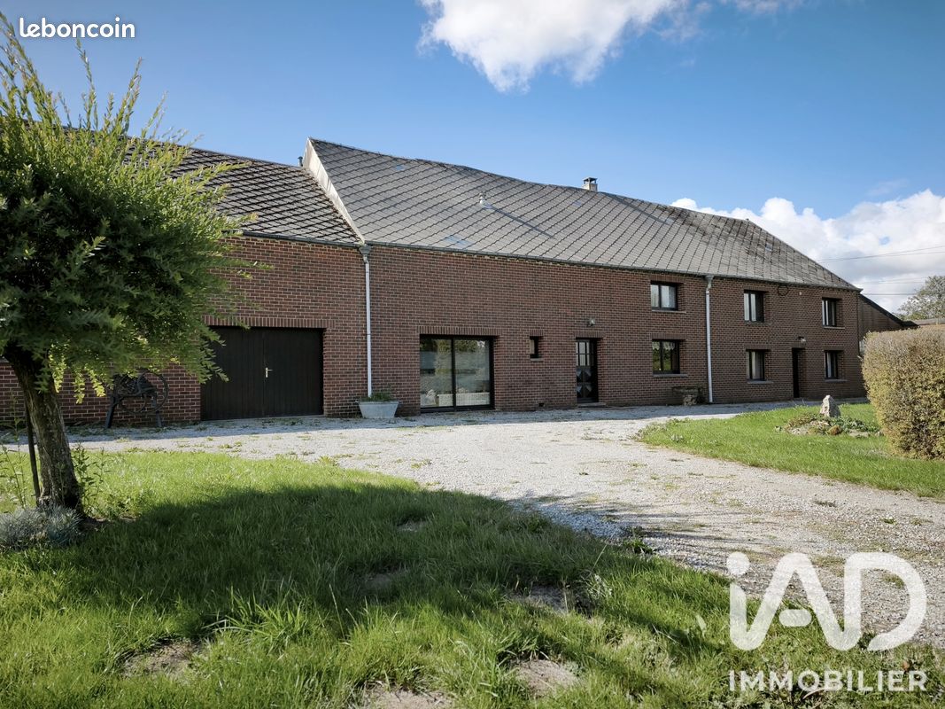 Maison 9 pièces 257 m² · à Regniowez · 257 m² · 268 000 €
