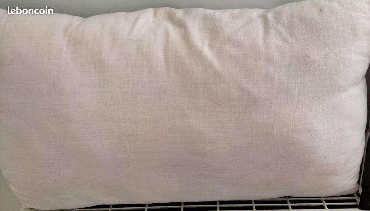 Un Coussin Rose Écriture Au Crochet (image 2)