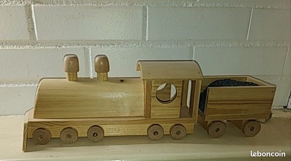 Train miniature en bois (image 2)