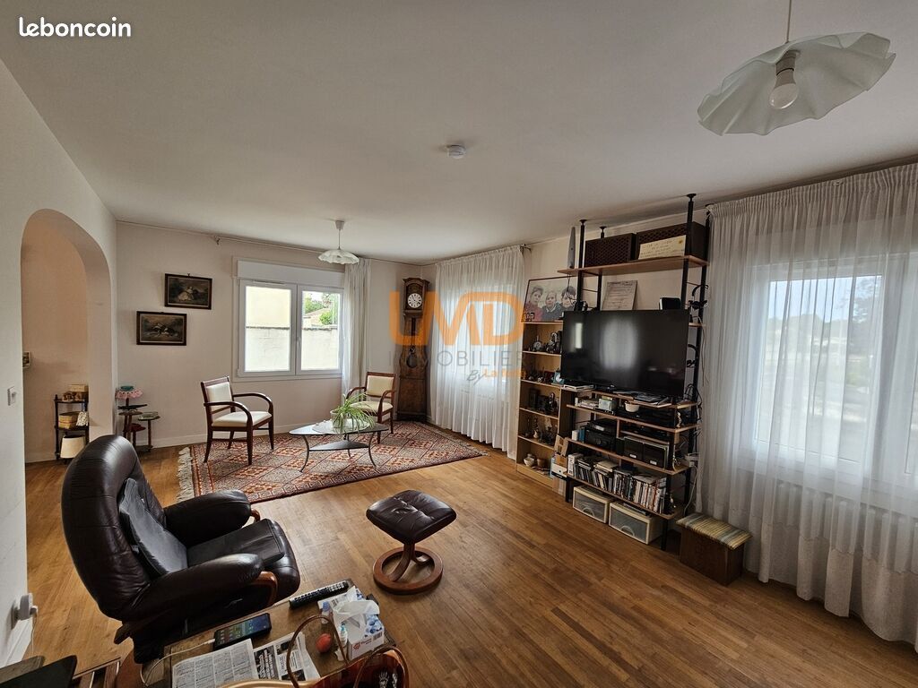 Maison 8 pièces 200 m² · à Saint-Jean-d'Angély · 200 m² · 197 000 €