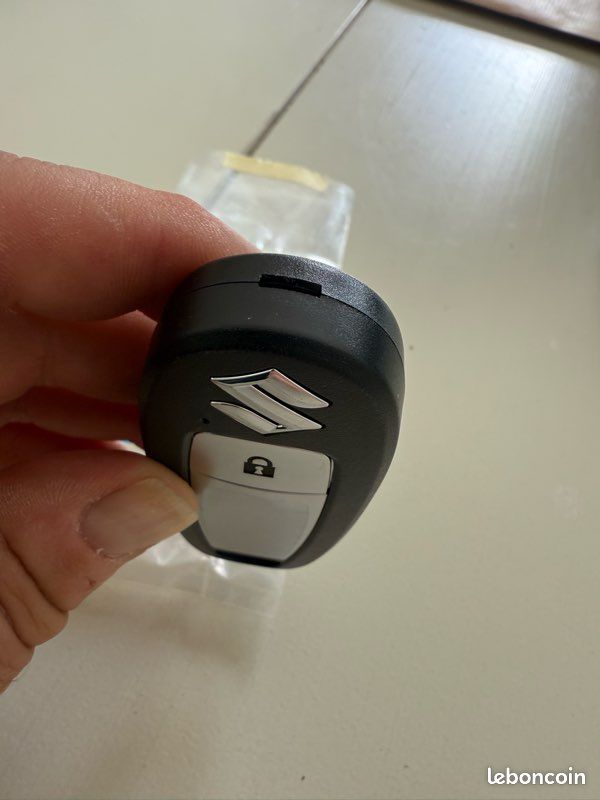 Clé pour véhicule Suzuki réf 37172-96l00 10 (image 3)