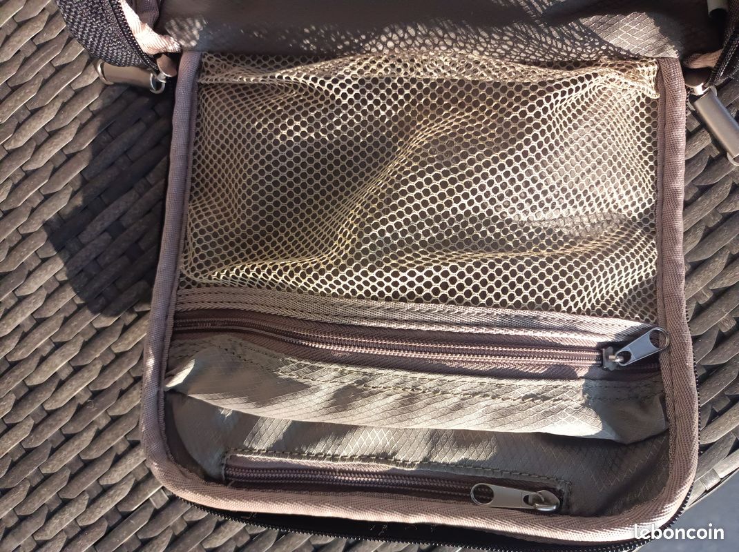 Trousse de toilette noire (image 5)