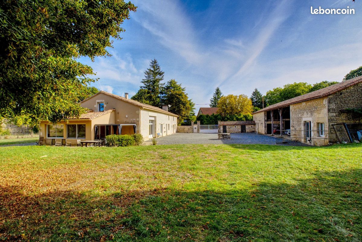 Maison 6 pièces 225 m² · à Valdelaume · 225 m² · 371 000 €