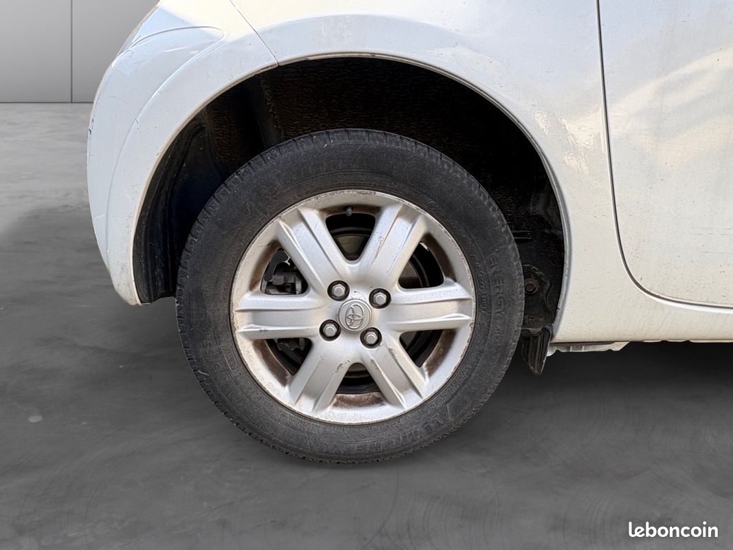 TOYOTA iQ iQ² 68 VVT-i MultiDrive, Boite Auto, Garantie 12 mois (image 16)