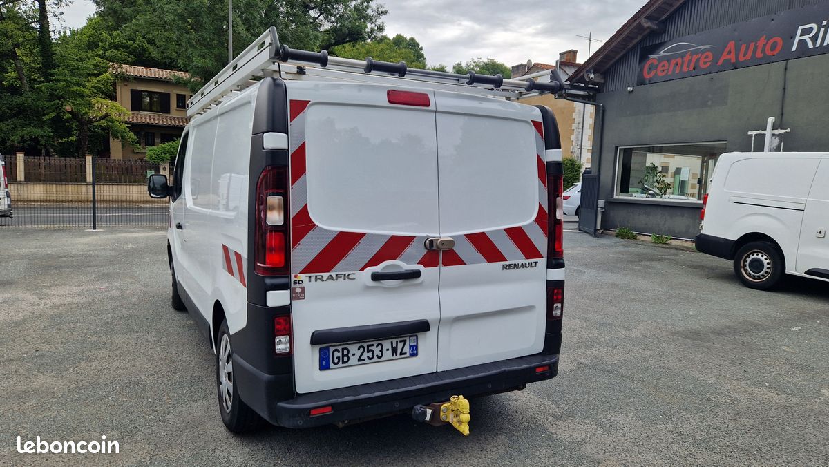Renault Trafic 2L DCI 120 cv Attelage Galerie GPS Casiers 2021 13325 euros HT (image 5)