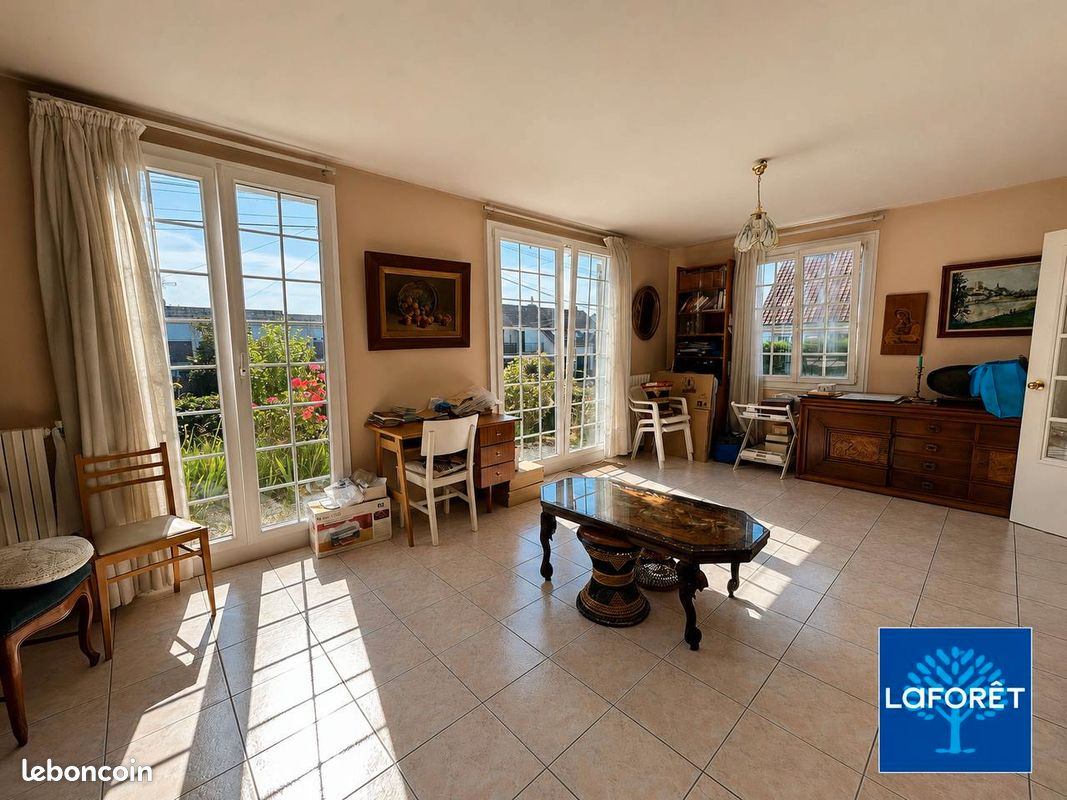 Maison 6 pièces 122 m² · à Fosses · 122 m² · 284 000 €