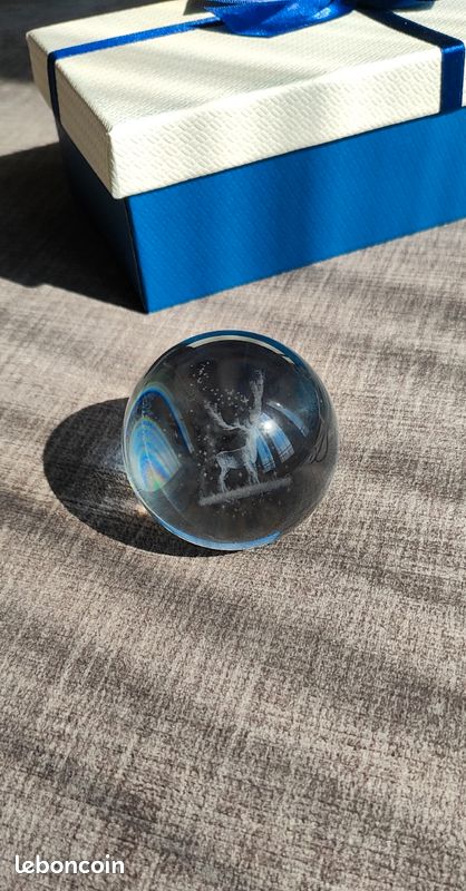 Sculpture en verre et socle lumineux avec gravure (image 3)