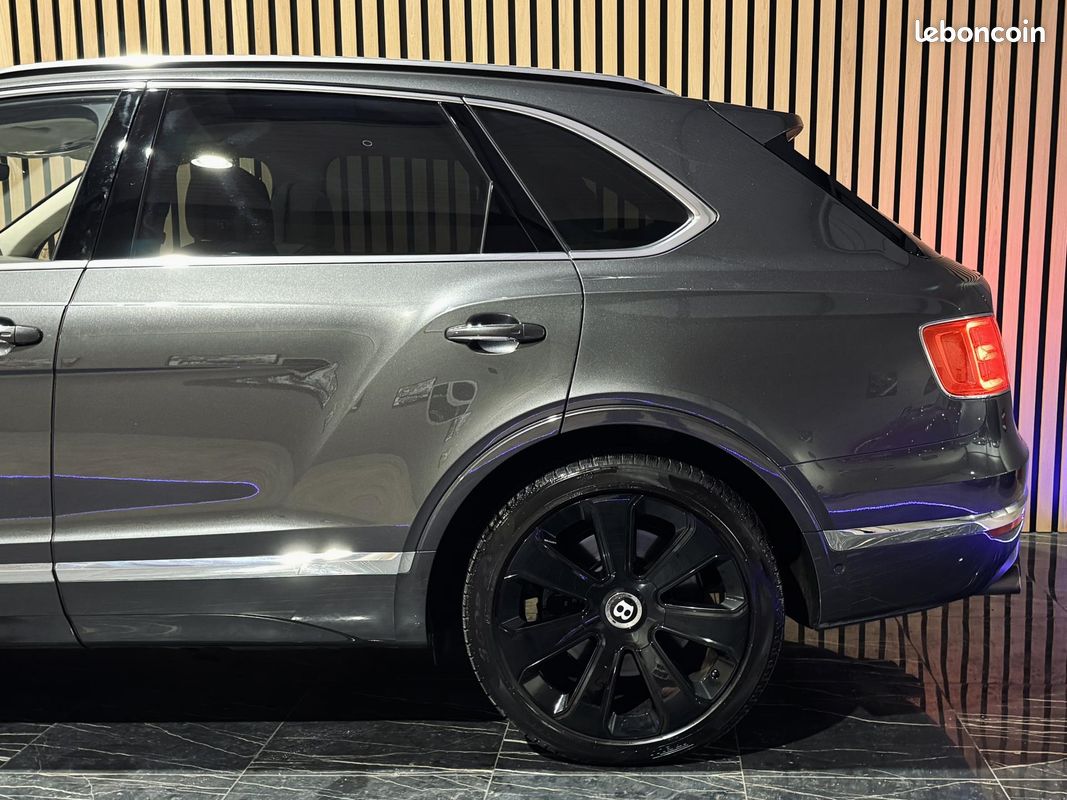 Bentley bentayga 6.0 w12 608 ligne akrapovic etat neuf suivi complet bentley immat france (image 21)
