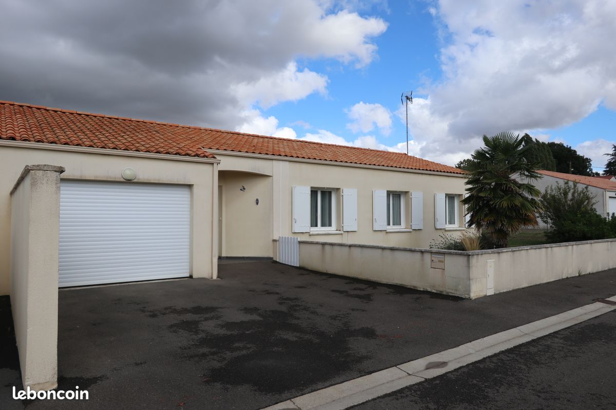 Maison 4 pièces 92 m² · à Fontenay-le-Comte · 92 m² · 900 €/mois