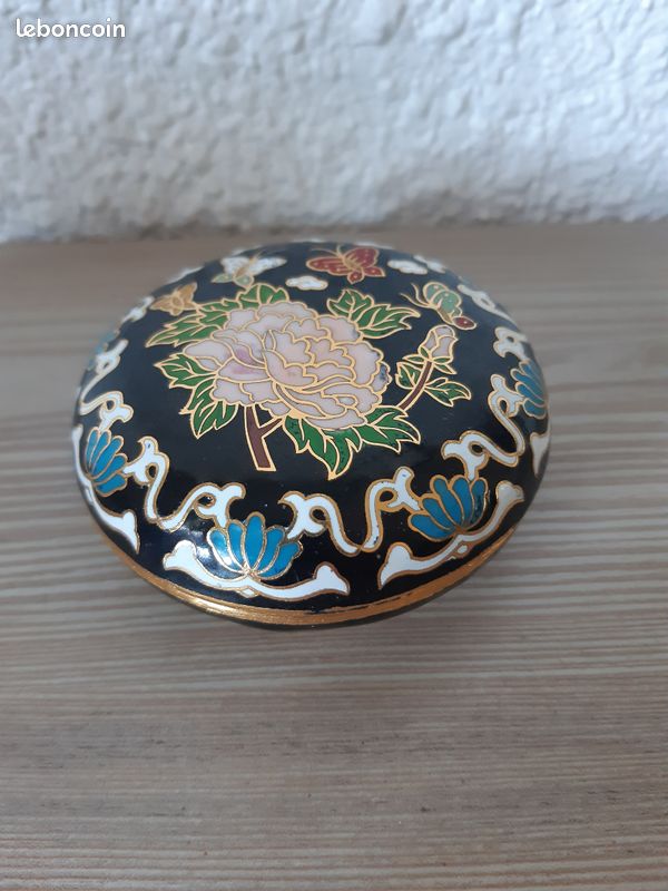 Boîte à bijoux en métal émaillé (image 1)