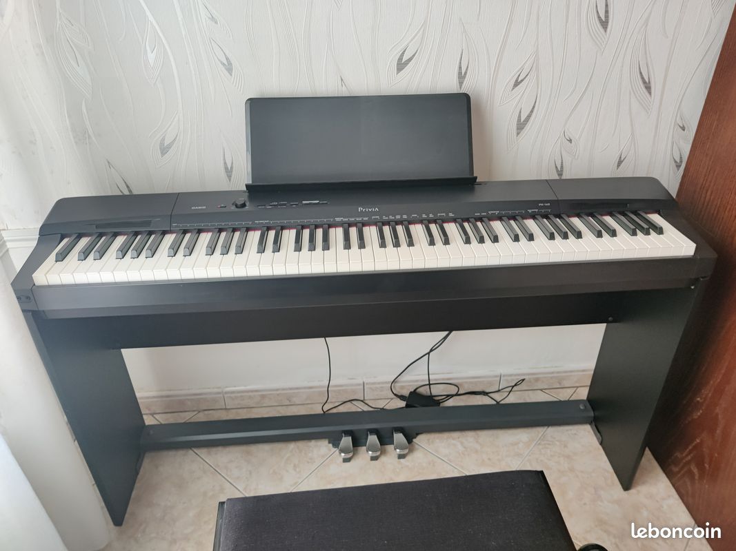 Piano Casio Privia PX 160 + tabouret réglable + housse + meuble + 3 pédales + casque filaire (image 3)