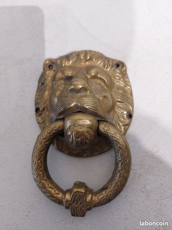 Heurtoir De Porte En Laiton Ancien - Lion Avec Cloche - Fait Main - Patine D'origine