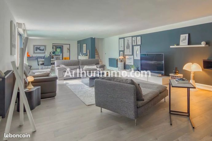 Maison 7 pièces 275 m²