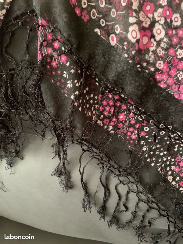 Foulard à franges noir motifs fleurs multicolores marque H&M neuf (image 3)