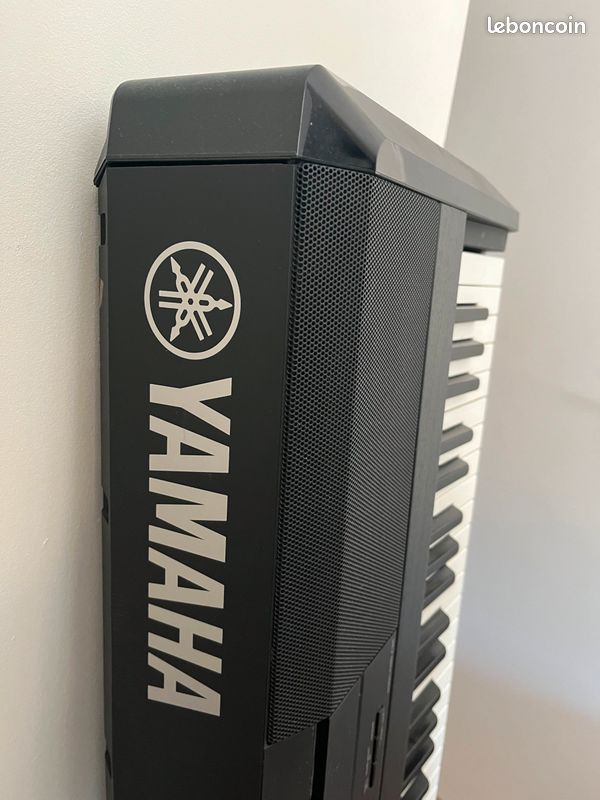 Piano Yamaha digital avec facture comme neuf presque pas utilisé (image 2)