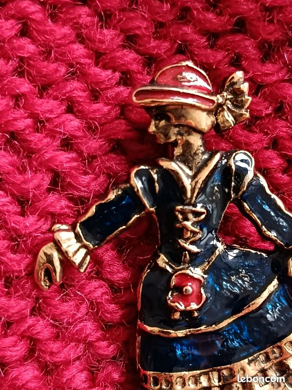 Ancienne broche art déco émaux vert et or sous résine rare bijou