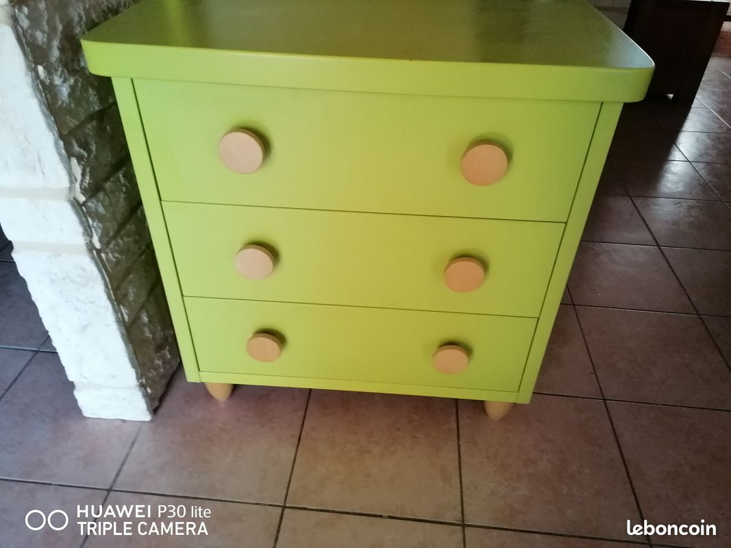 Vend commode et lustre enfant (image 1)